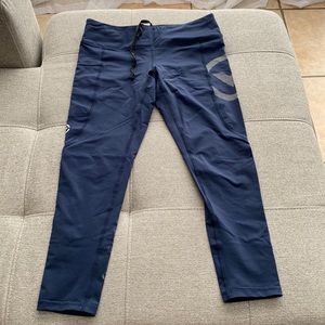 Virus brand Navy compression leggings 7/8 length, side pocket & drawstring